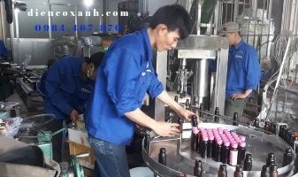 Dây chuyền chiết rót dược liệu vào chai thủy tinh và đóng nắp chai tự động - Điện Cơ Xanh