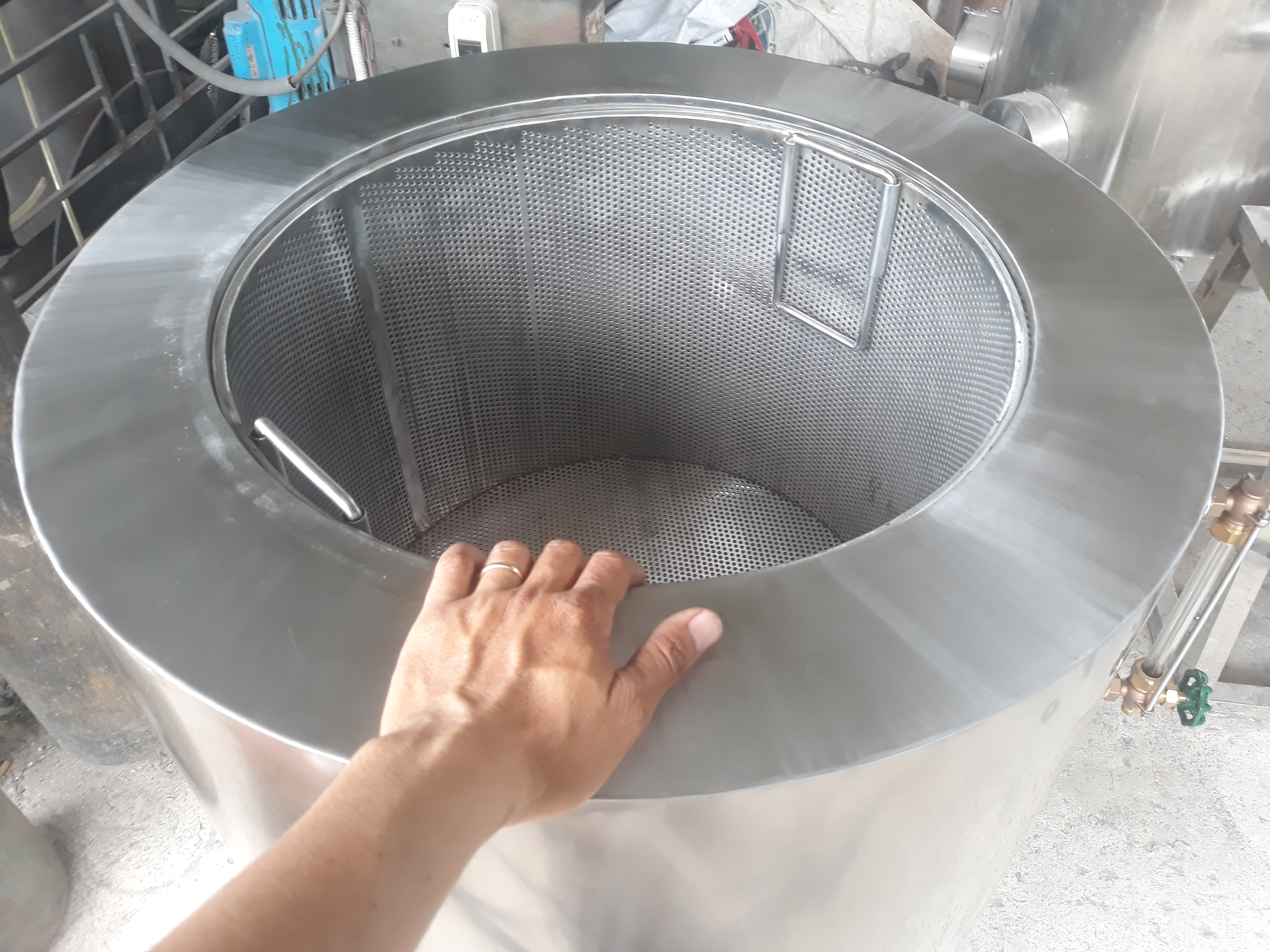 Chế tạo nồi nấu thực phẩm theo đặt hàng