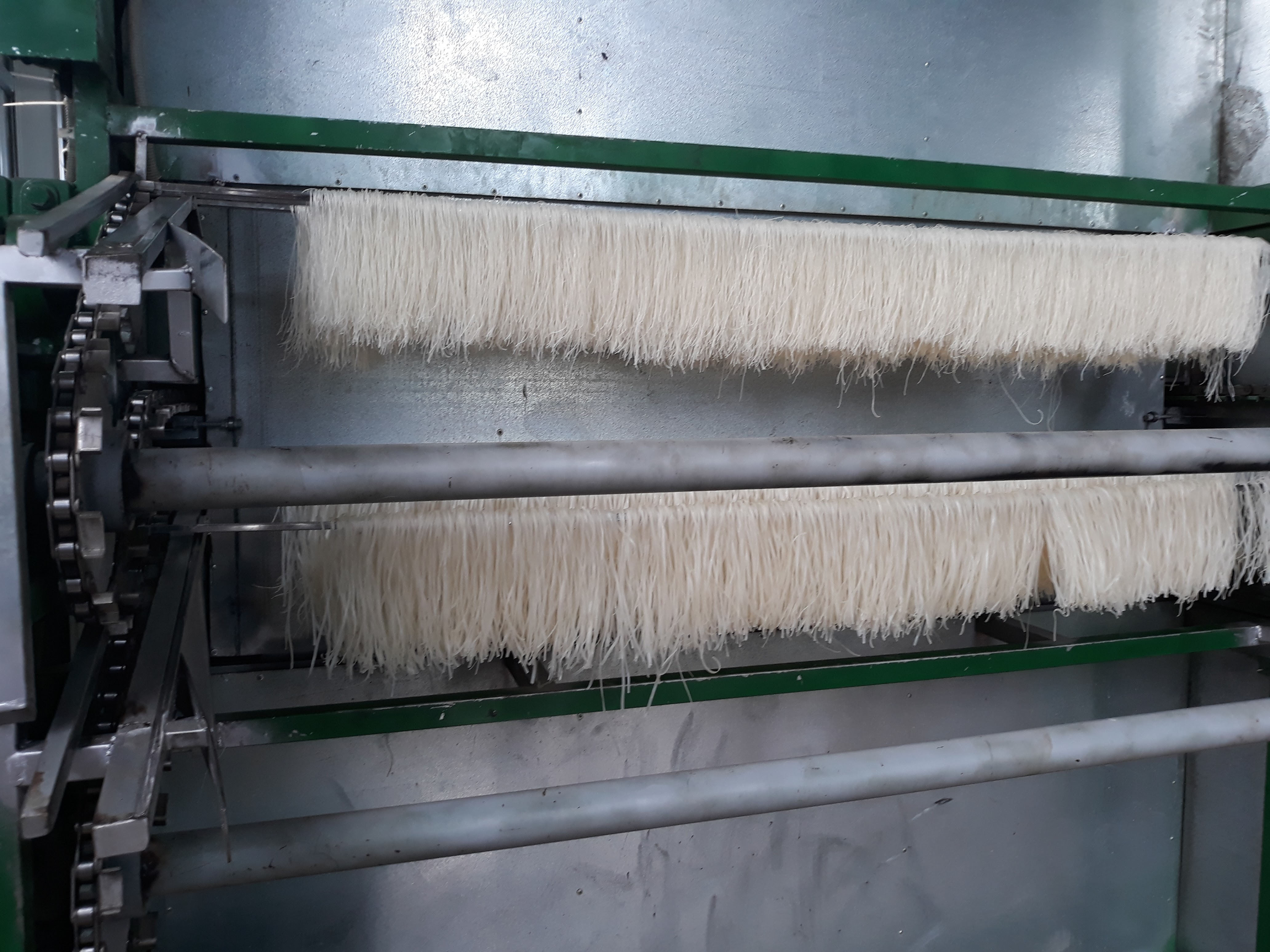 Dây chuyền sấy bún khô hoạt động 24/24h - Điện Cơ Xanh 