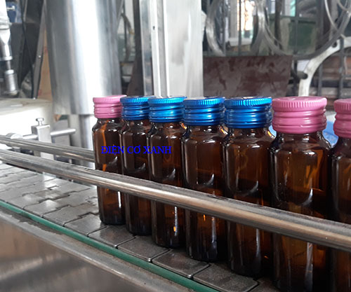 Máy chiết rót nước dược liệu đông trùng hạ thảo