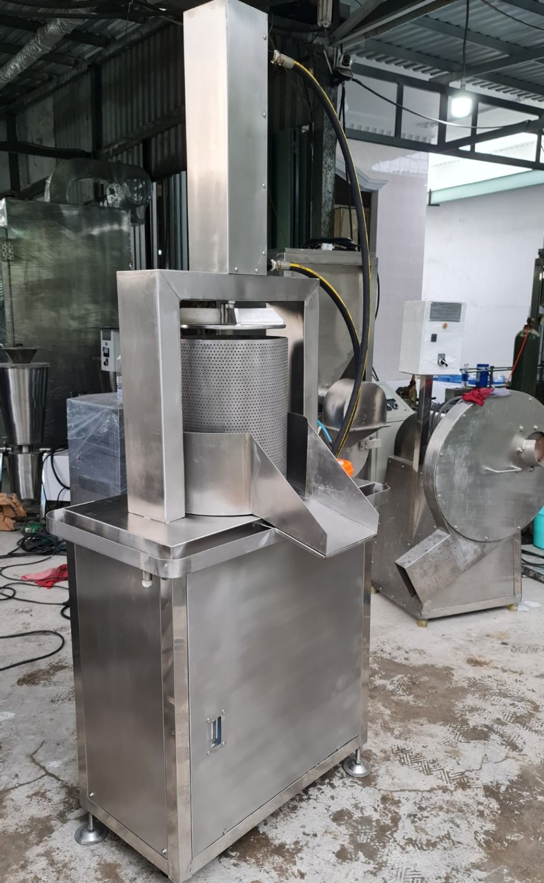 Máy ép thuỷ lực vắt nước rau má 